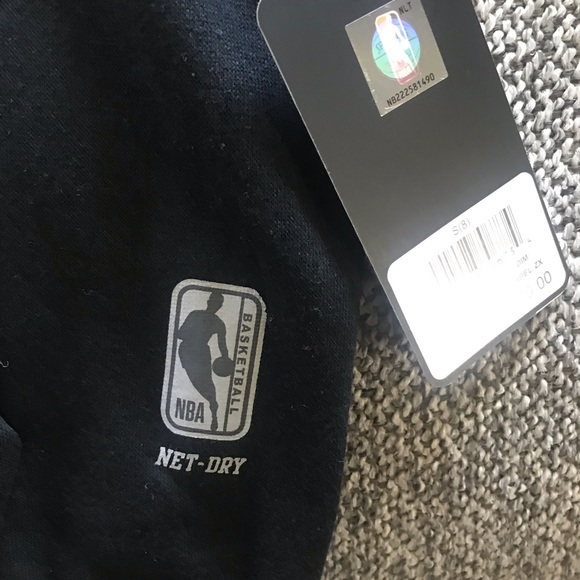 NEW WITH TAGS OFFICIAL NBA SWEATSHIRT - Picture 5 of 8